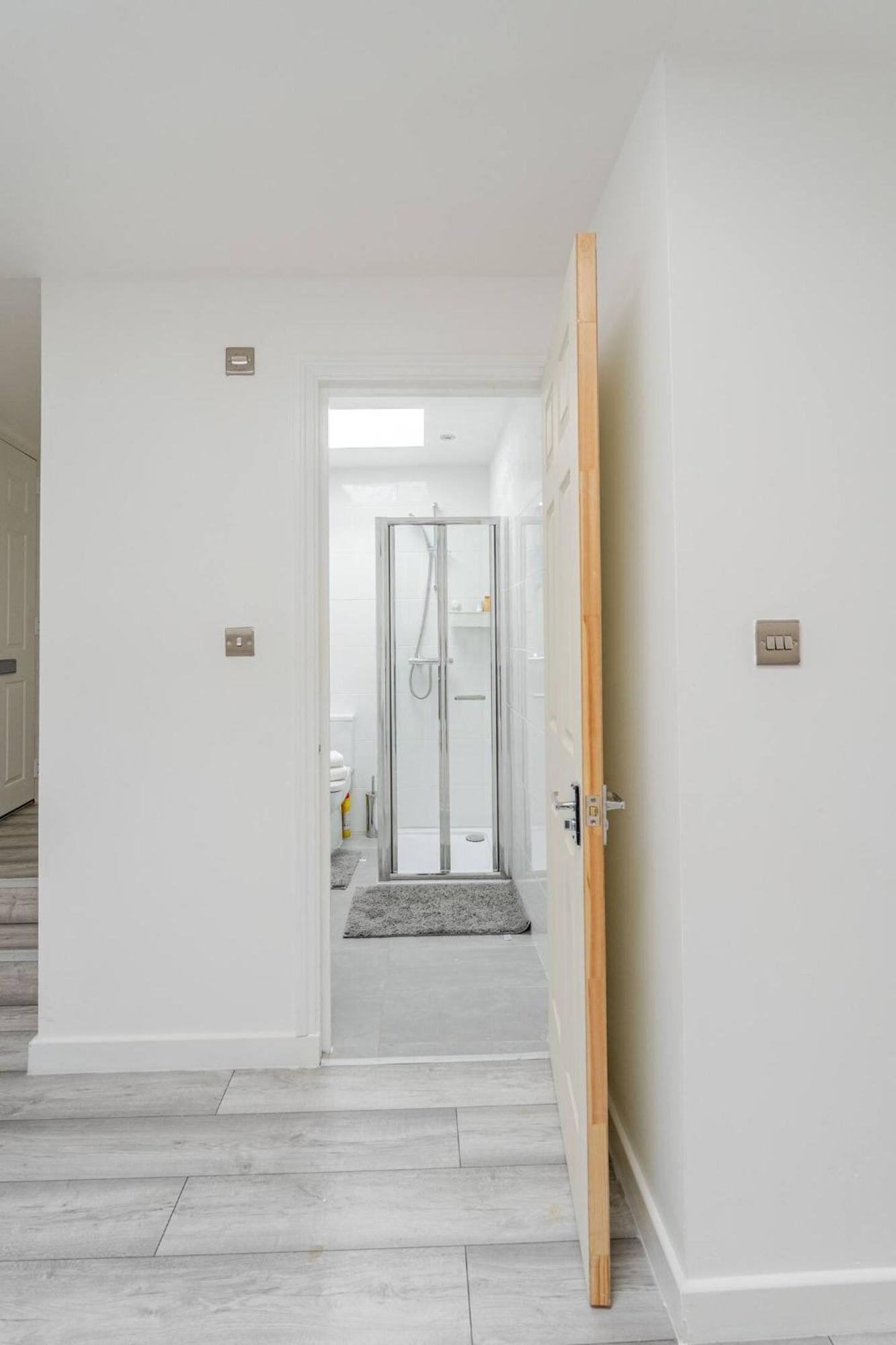Beautiful Flat Near Central London - Entire Flat - Equipped Kitchen - Private Bathroom Bagian luar foto